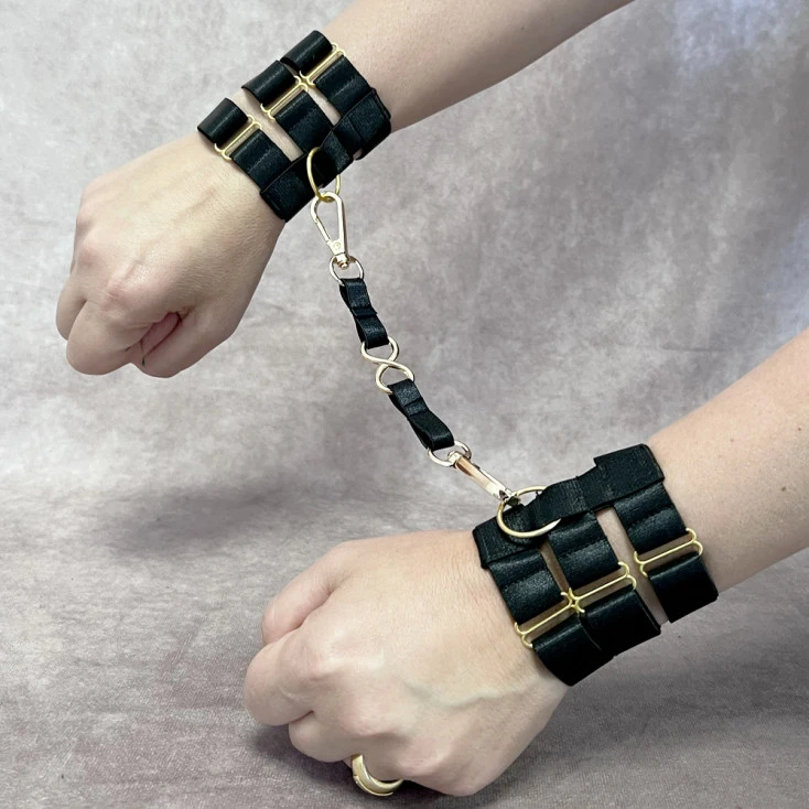 Collection Exclusive Paradise Boutik Menottes Bondages Élastiques Avec Lien De Restriction 3 Collection Exclusive Paradise Boutik Menottes Bondages Élastiques Avec Lien De Restriction