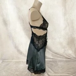 Nuisette En Satin Et Dentelle Ajourée 11 Nuisette En Satin Et Dentelle Ajourée -Sextoys boutique nuisette en satin et dentelle ajouree 2