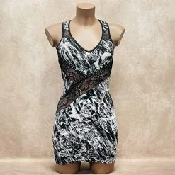 Robe Moulante Et Dos Nu - OutX