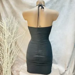 Robe Noire Sans Manches & Lien Taille – OutX -Sextoys boutique robe noire sans manches lien taille outx 1